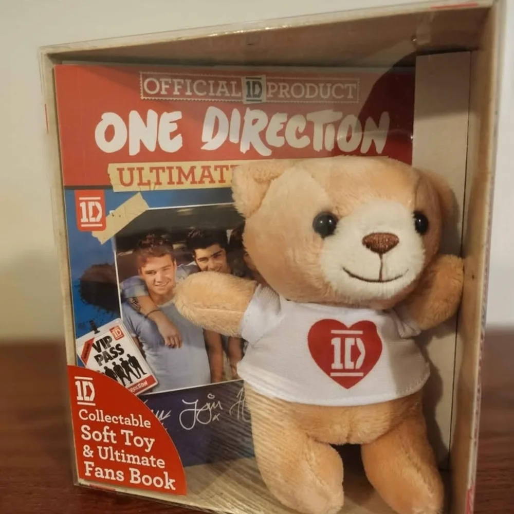 One Direction Activity and Sticker Book Set - Picture 4 of 4